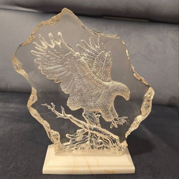 Vintage Lucite Carved Eagle Sculptures Paperweights glow under ultraviolet - Picture 2 of 7